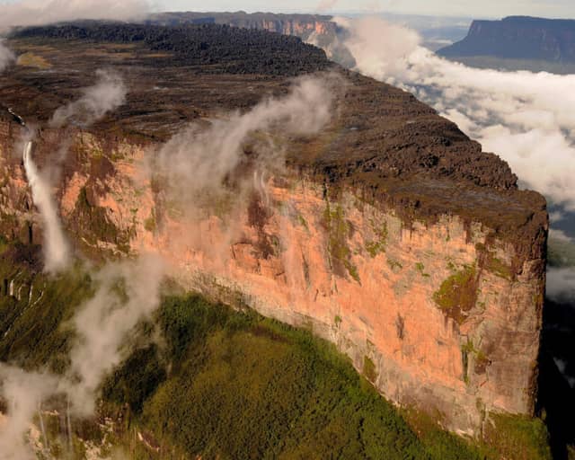 What’s on top of Mount Roraima?