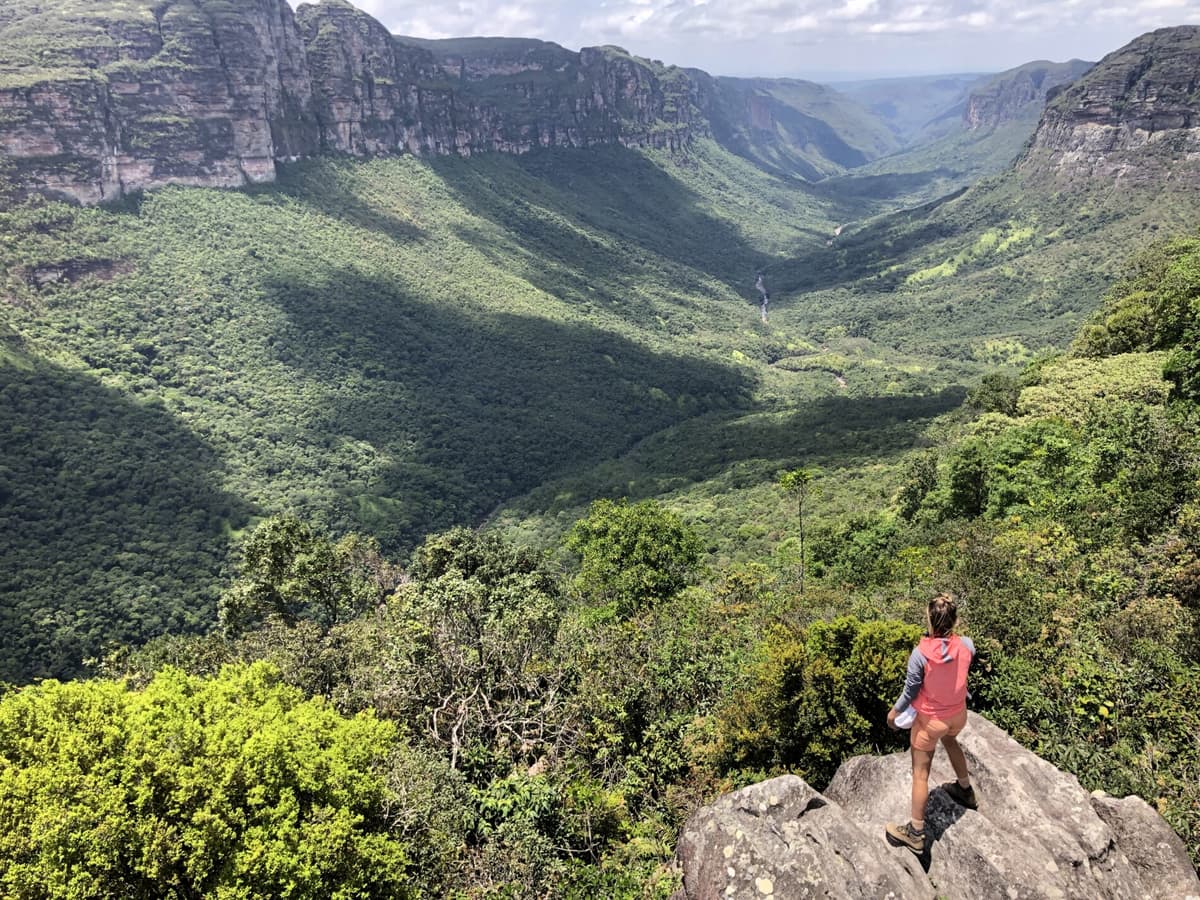 Fernanda genießt die unberührte Natur der Chapada Diamantina auf ihrer Solo-Reise