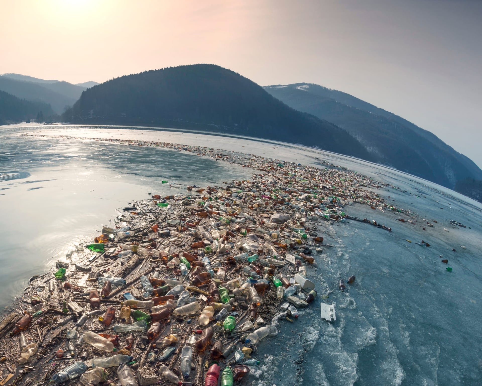 Wereldmilieudag: 10 manieren om plastic te verminderen tijdens reizen in de natuur