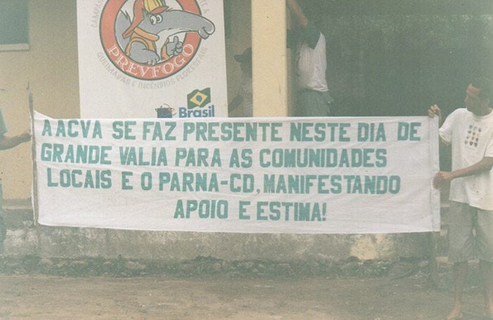 Brigada voluntaria combatiendo el fuego en las montañas del Vale do Capão, Chapada Diamantina