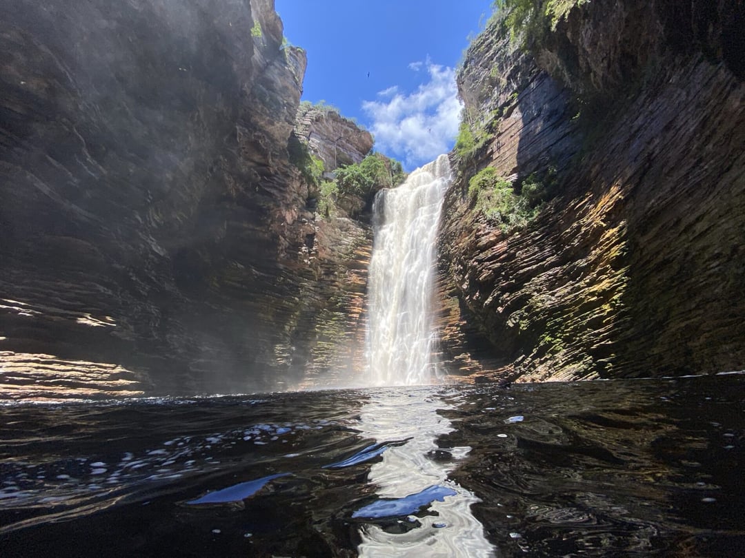 Sinta a névoa da Cachoeira do Buracão enquanto ela cai! Cachoeira do Buracão - O que fazer na Chapada Diamantina