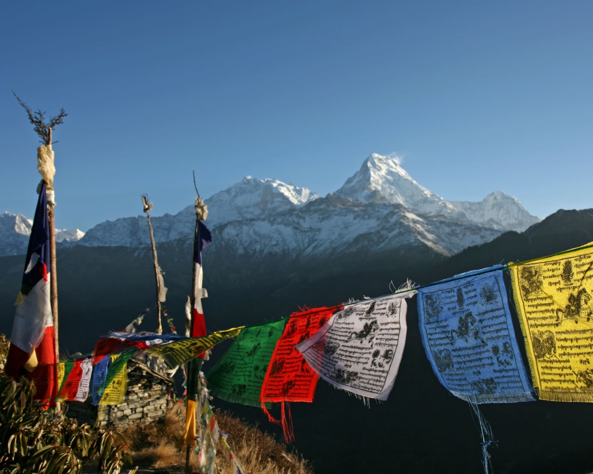 Voorbij de bergen van Nepal: een reis van verbinding tussen moeder en zoon Voorbij de bergen van Nepal: een reis van verbinding tussen moeder en zoon