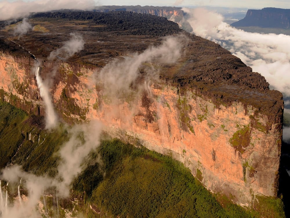 Le sommet du Mont Roraima Le sommet du Mont Roraima