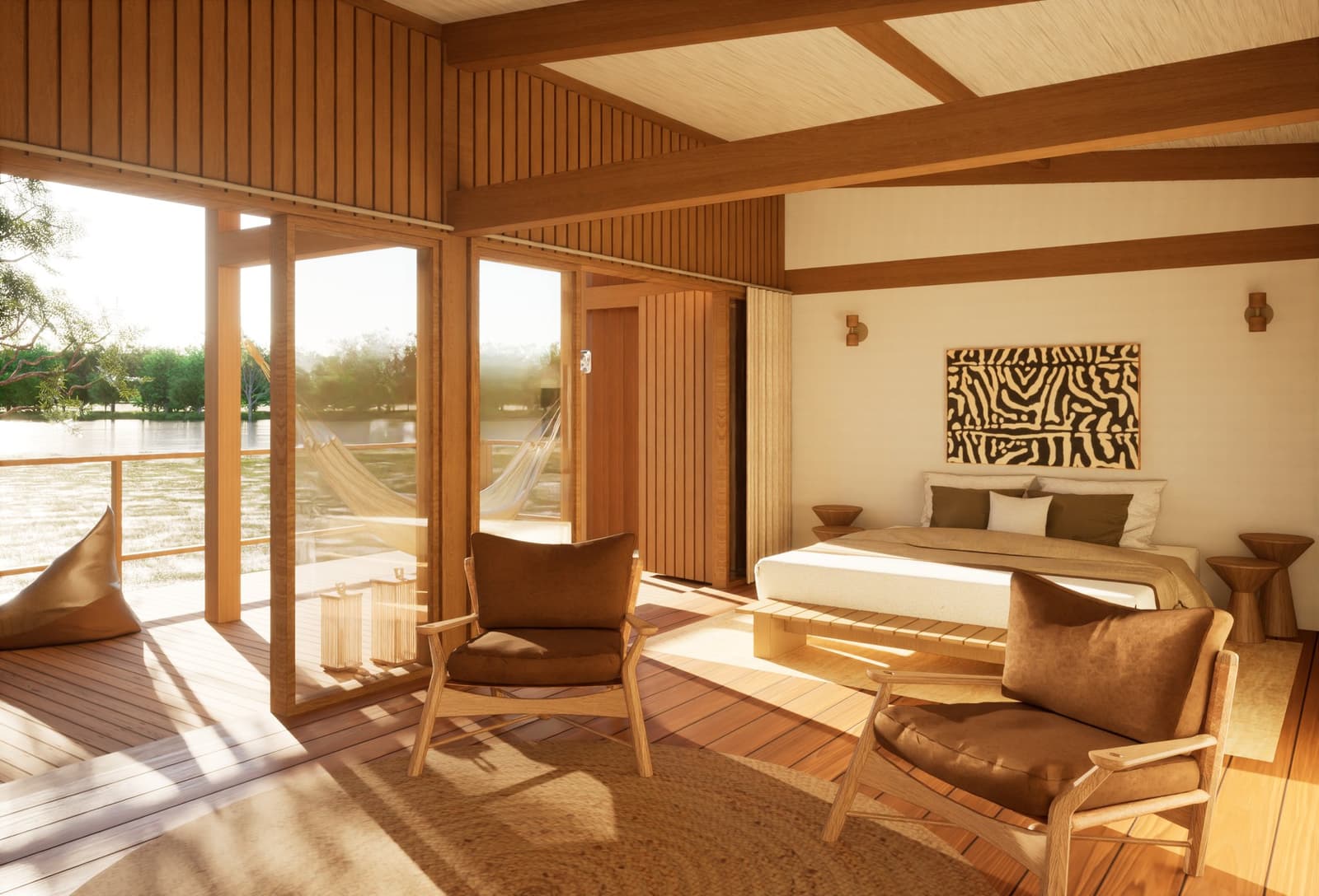 Das Nachmittagslicht übernimmt die halbe Einrichtung, den Rest erledigt der Fluss. Sonnendurchflutetes Lodgezimmer auf einer Luxury Pantanal and Amazon Trip mit warmen Holzwänden, Sichtbalken, einem Kingsize-Bett mit erdtonigen Kissen, zwei Holzsesseln und raumhohen Glastüren, die auf eine Terrasse mit Hängematte und Flussblick öffnen