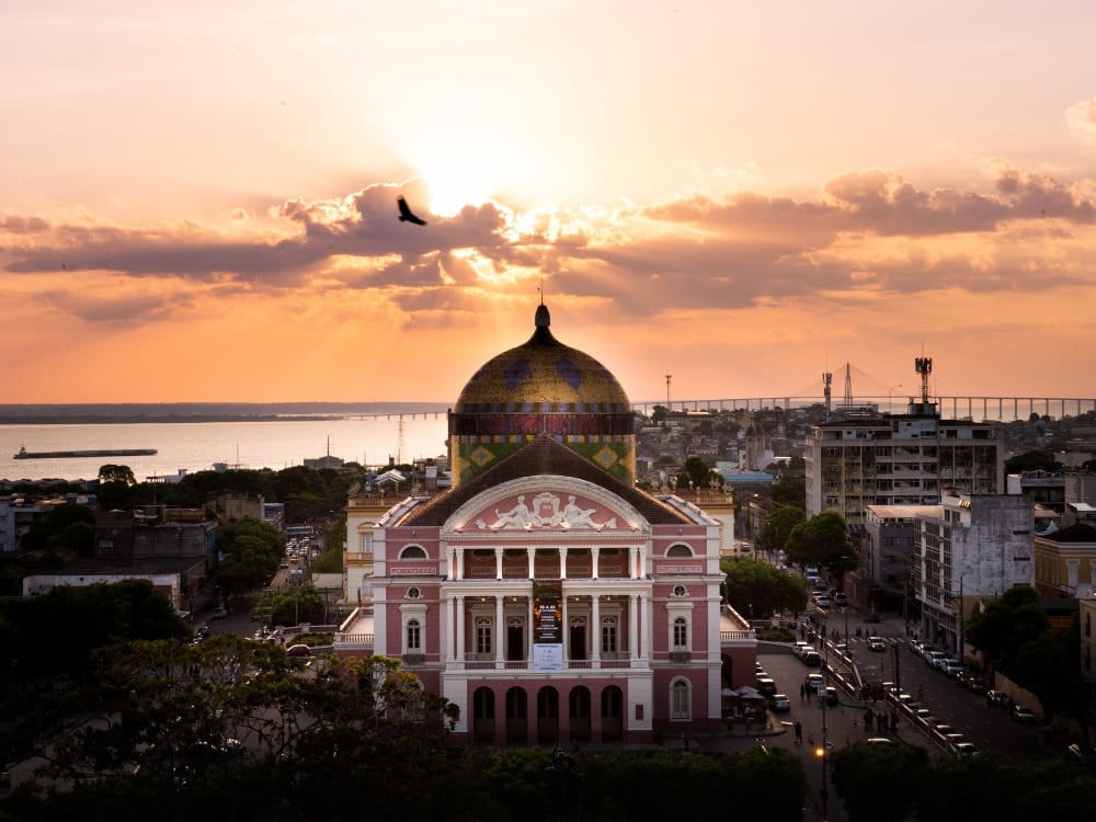 Photo: Rafael Zart Le Teatro Amazonas au coucher du soleil à Manaus, ville d'entrée de l'Amazonie brésilienne