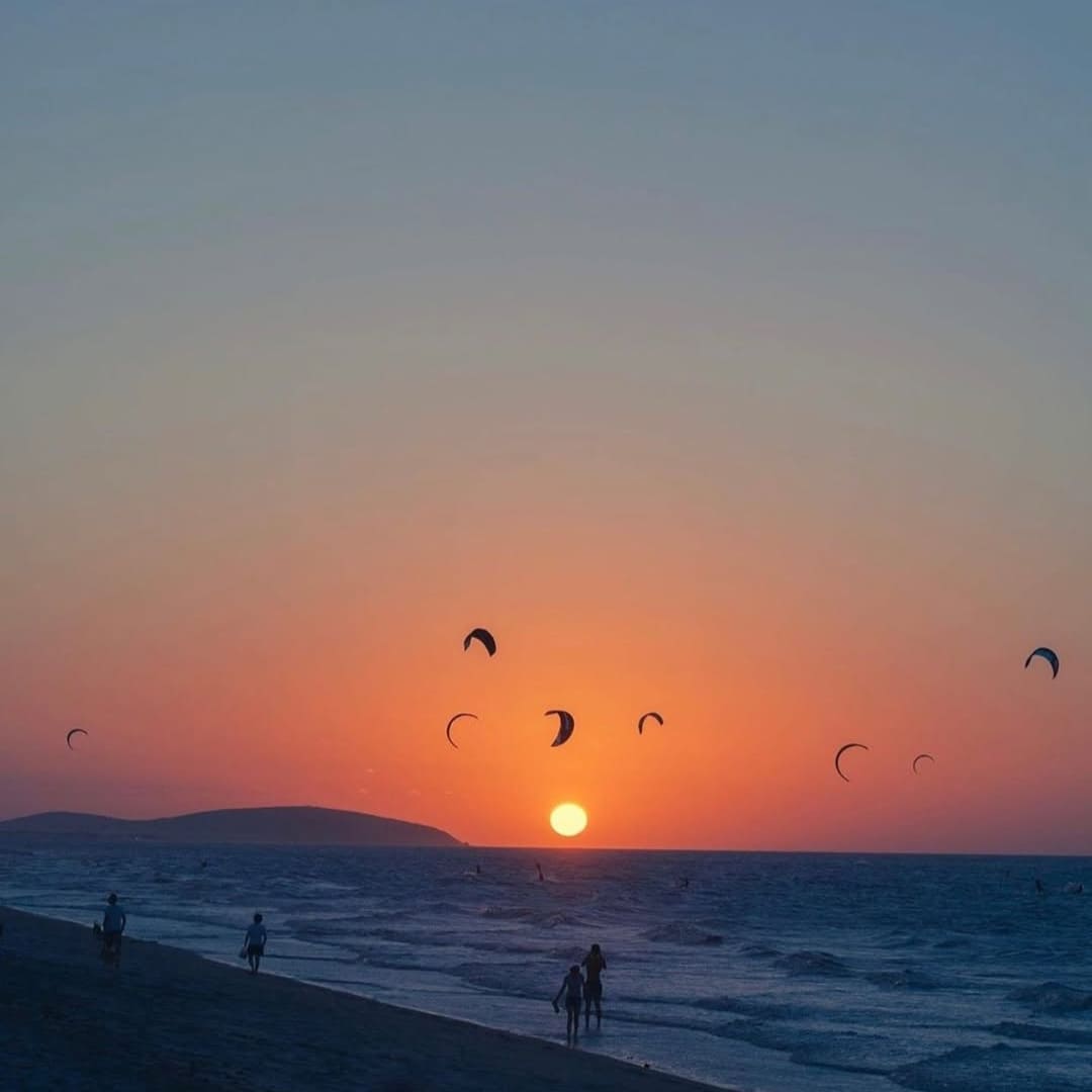 coucher de soleil sur la plage à Route des émotions