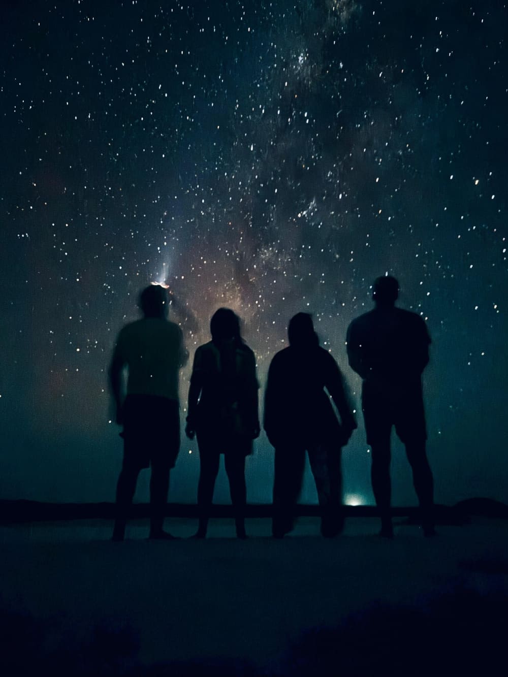 Vue nocturne des dunes de sable pendant la randonnée dans les Lençóis Maranhenses, à Atins