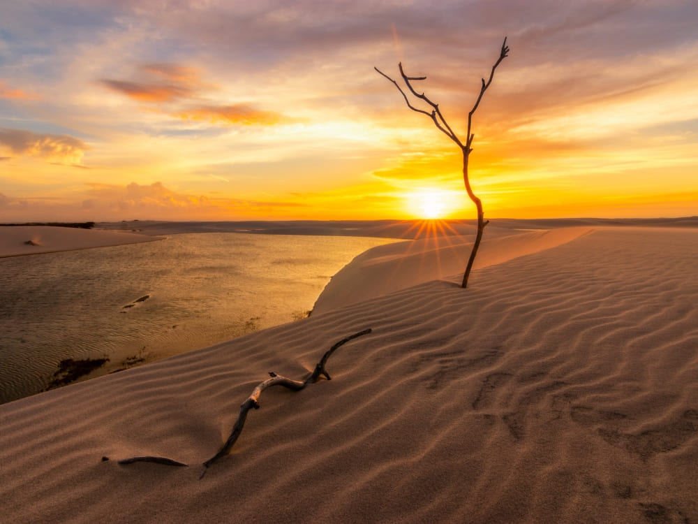 Coucher de soleil sur les dunes d'Atins pendant le trek dans les Lençóis Maranhenses