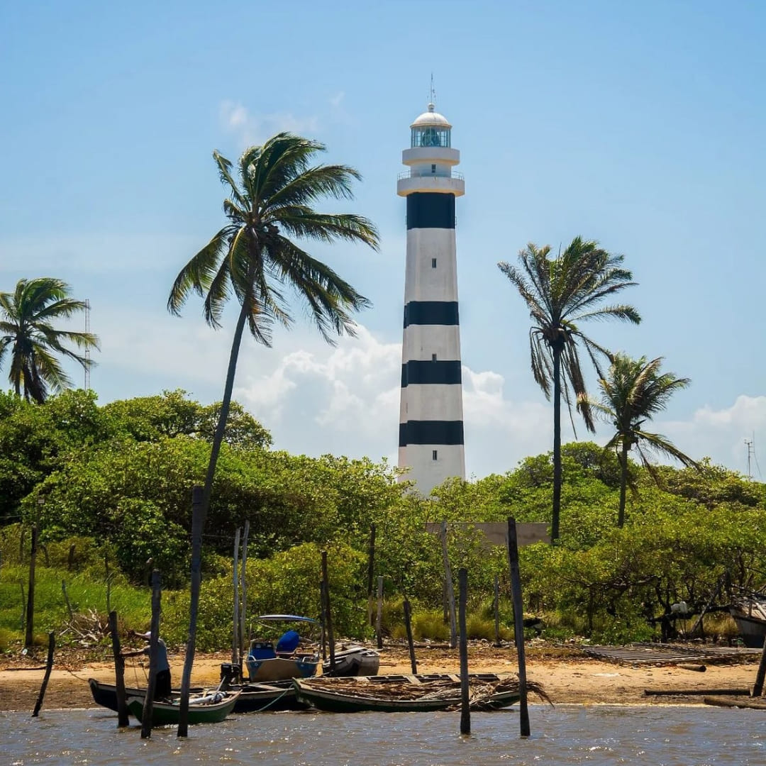 De vuurtoren van Vassouras in Lençóis Maranhenses, Brazilië
